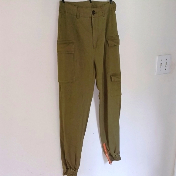 Women's Olive Cargo Pants, Small - Picture 2 of 8